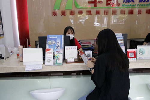 3【标题】赏花游成为春季旅游大热门.JPG