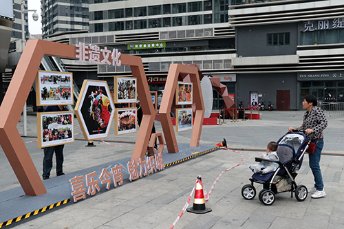 1【标题】大朗：举行主题摄影展 向中国共产党百年华诞献礼.JPG