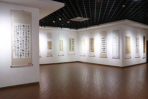 3【标题】大朗乐昌书法摄影作品展今日展出.JPG