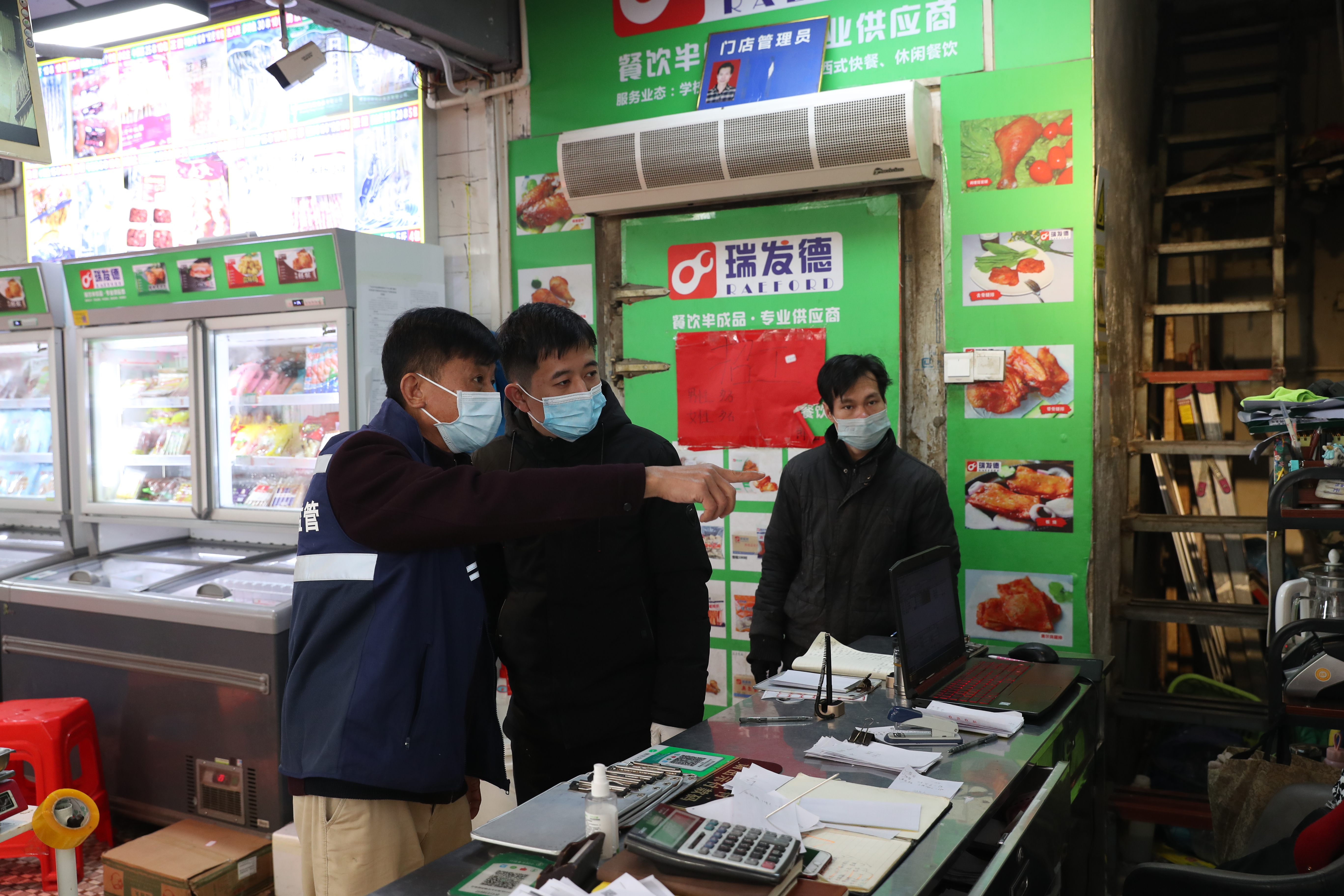 长安市场监管分局加强各市场春节节前防疫监管 (2).JPG