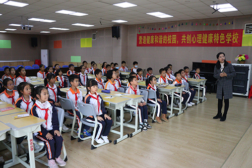 1【标题】鸣凤小学心理特色课程 促进身心健康和谐发展.JPG