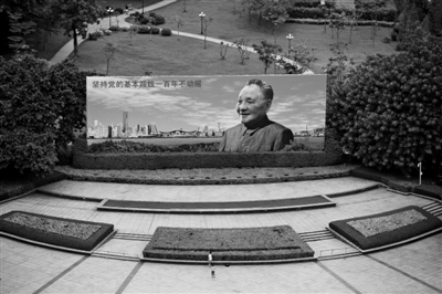邓小平画像广场是深圳市民群众纪念缅怀伟人的重要场所.jpg