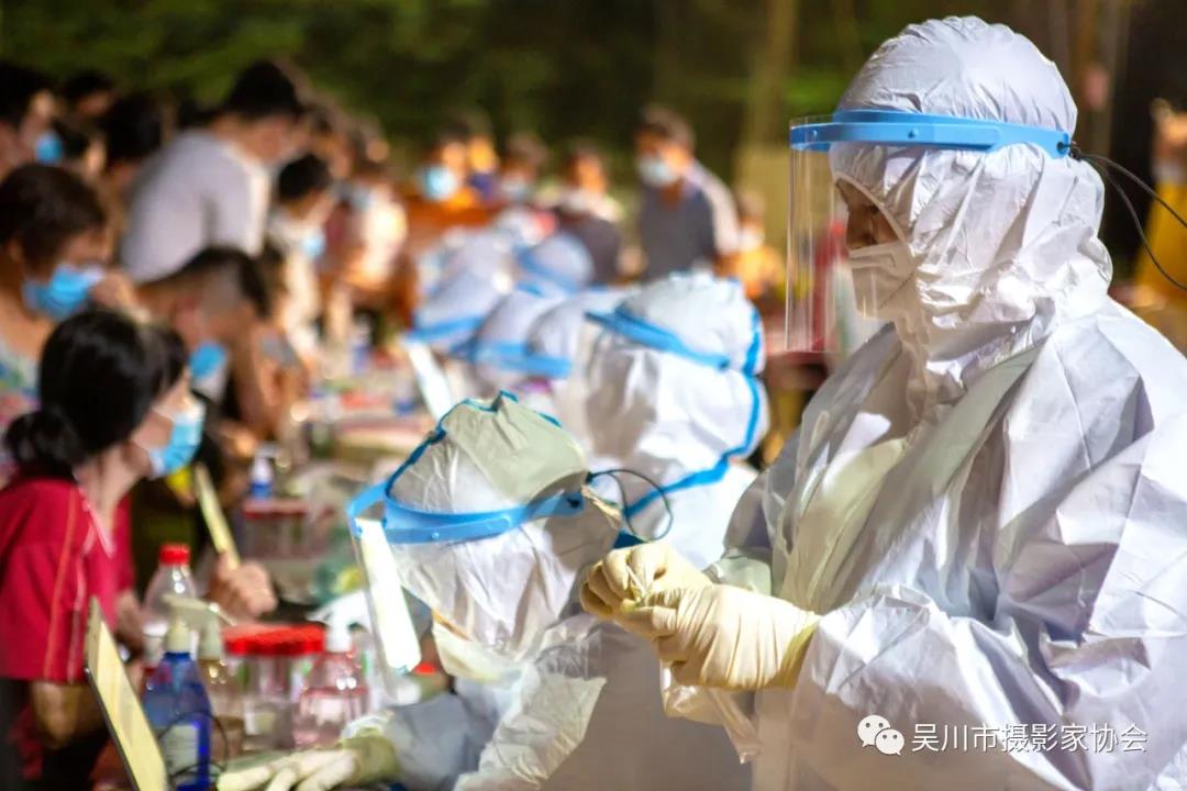 采样现场  作者：梁冠艺.jpg