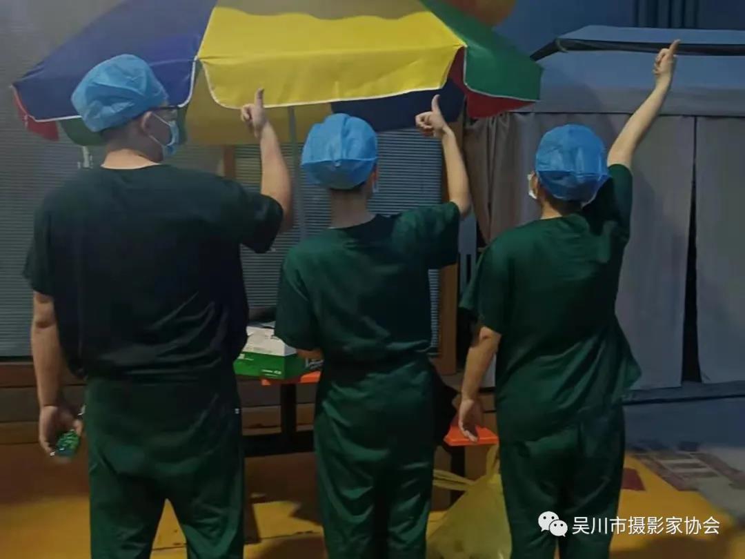 汗流浃背  作者：林坚霞.jpg