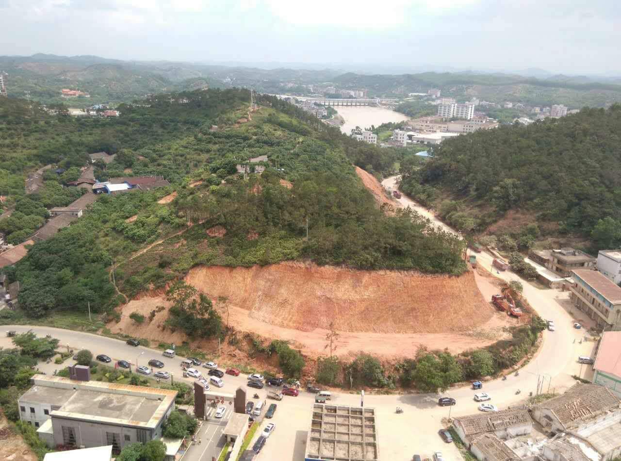 潘州东路起点光明路口，终点山美高凉路口。目前，施工方已进场进行土方作业，工程扎实推进。.jpg