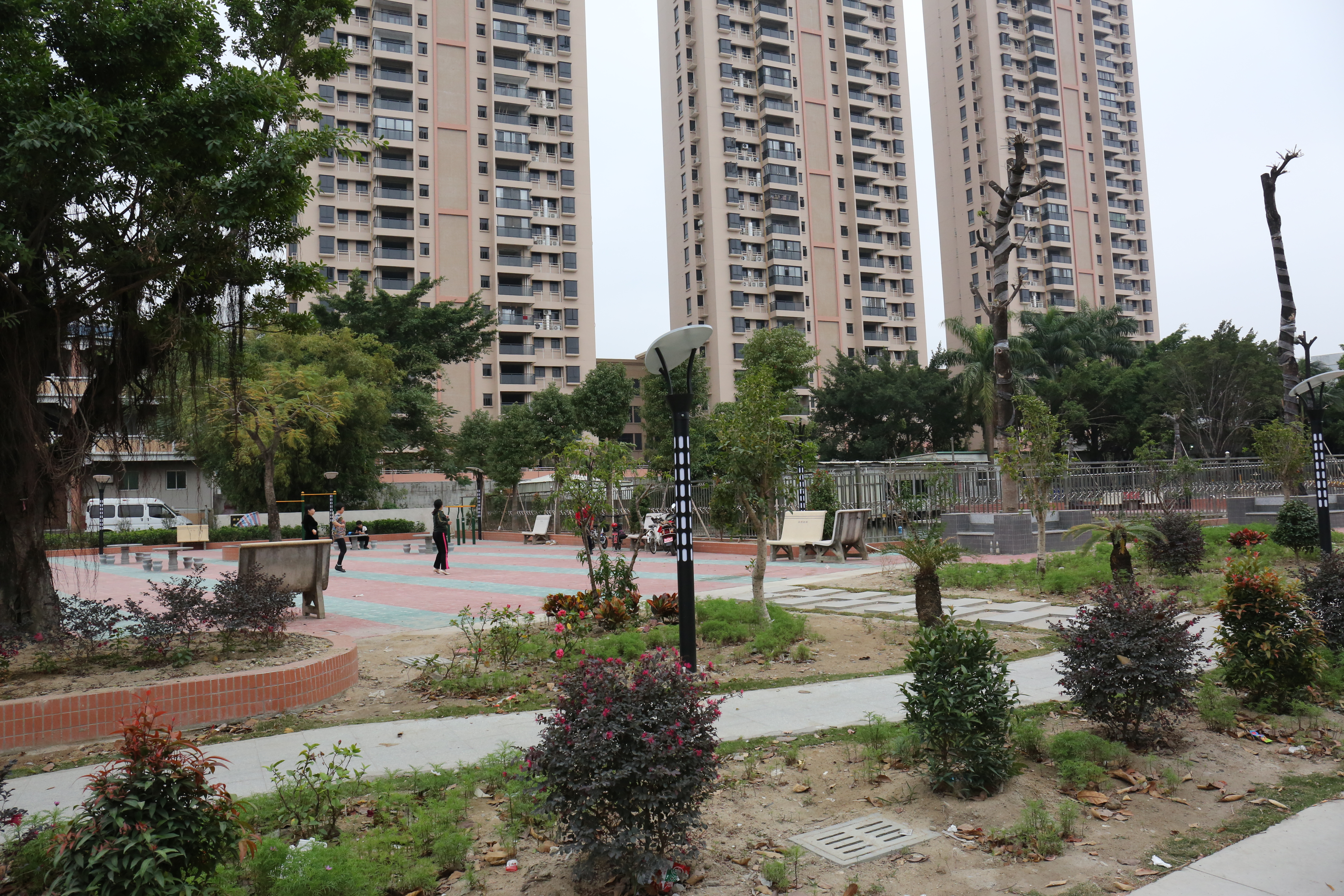 霞露村公园.JPG