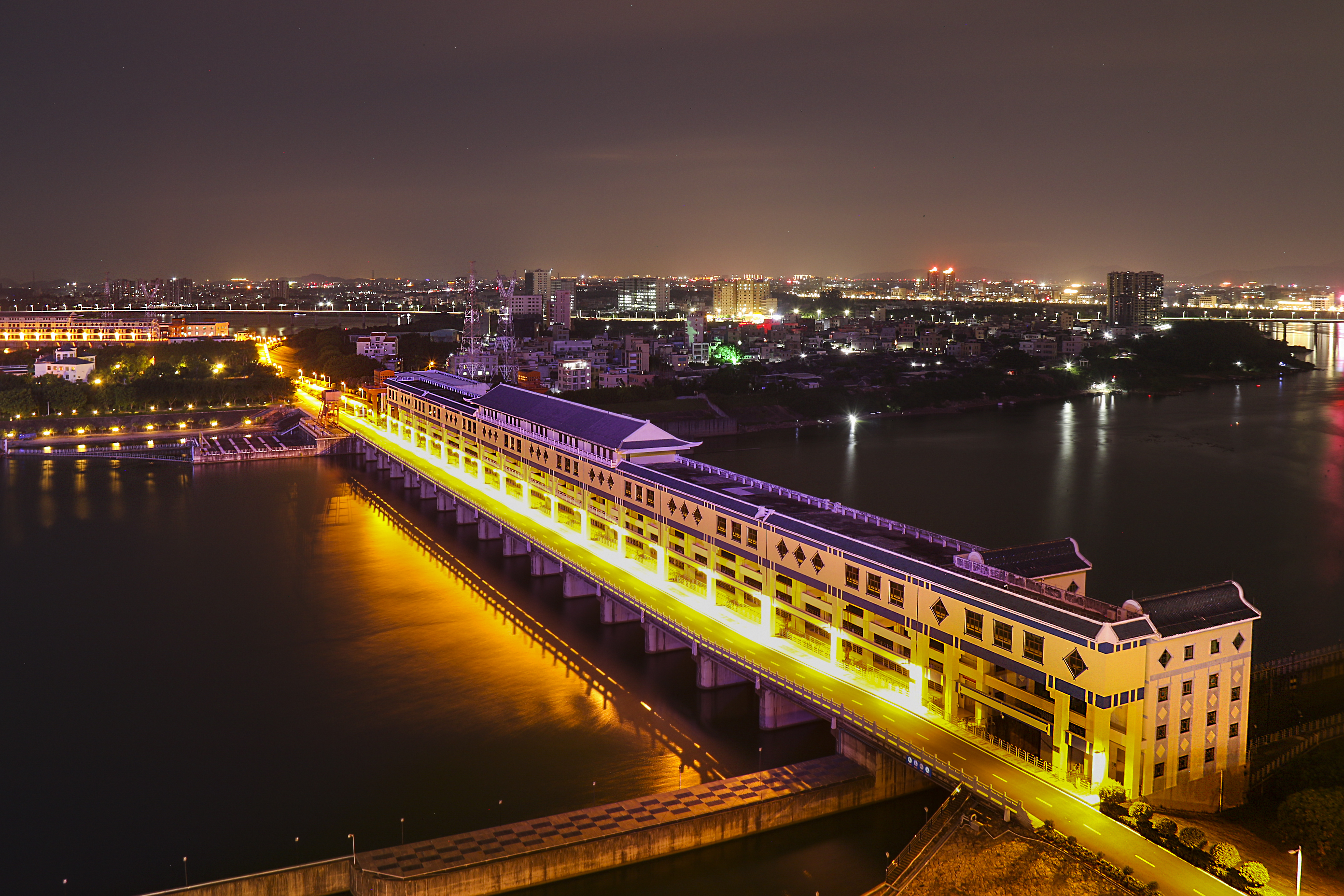 林小强《供水枢纽夜色》2020.07.08拍摄，地点：熙泰住宅区 18903091238.jpg